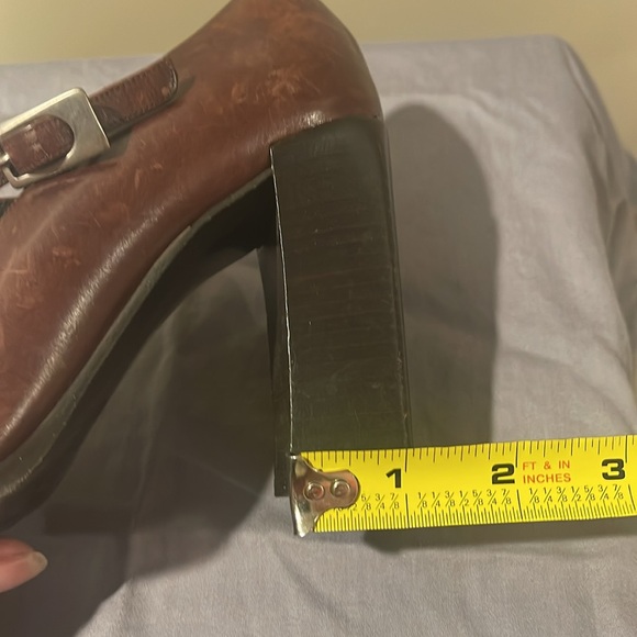 Brown leather pumps previously worn in excellent condition size 6 1/2 - Picture 11 of 13